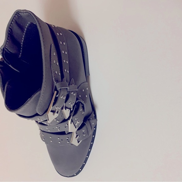 Forever21 gray color,boot pretty.‎ - Picture 1 of 3